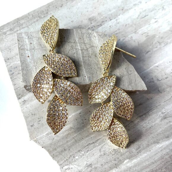 NEW~ Anthropologie SHASHI Gold Pavé Crystal Leaf Dangle Earrings - Picture 6 of 12